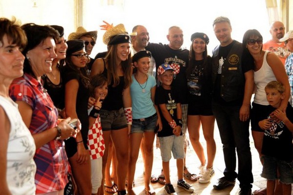 VA&Scaron;AR U ČAVOGLAVAMA