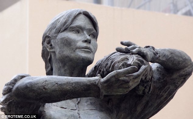 statua Carla Bruni statua Carla Bruni