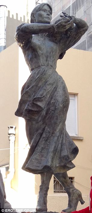 statua Carla Bruni statua Carla Bruni