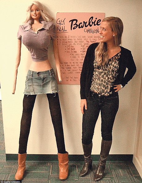 barbie u prirodnoj veličini