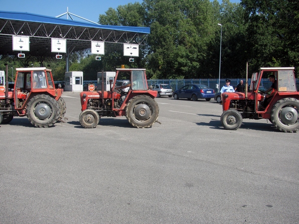 Blokada granice, poljoprivrednici; FOTO: SRNA