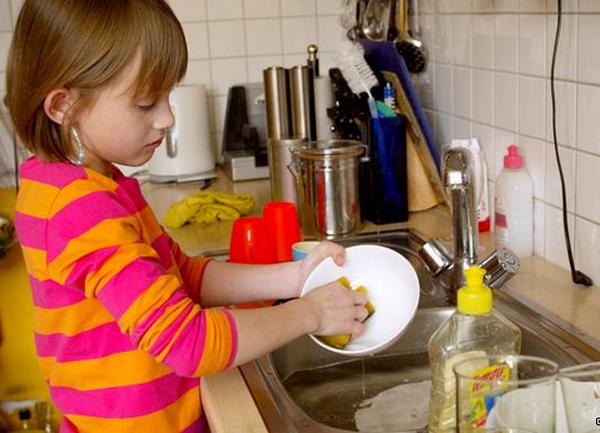 djevojcica sudje djevojcica sudje