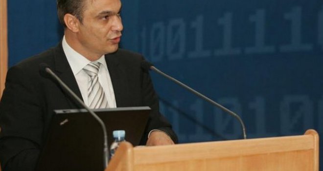 Ahmetović pokrenuo inicijativu za smjenu Crnadka