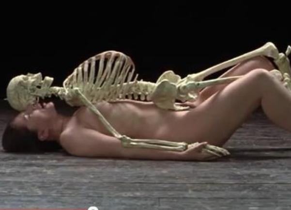Marina Abramović_Umjetnik je prisutan 