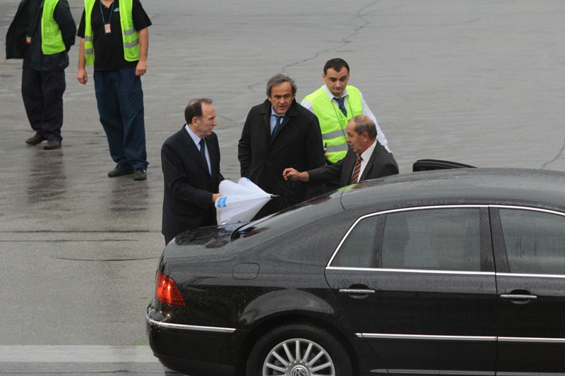 Michel Platini na sarajevskom aerodromu Michel Platini na sarajevskom aerodromu