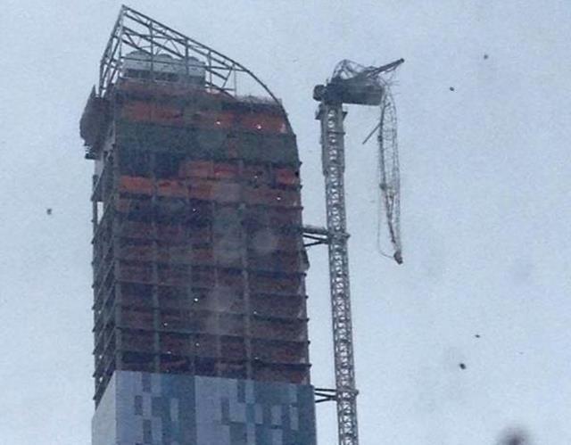 slomljena dizalica new york slomljena dizalica new york