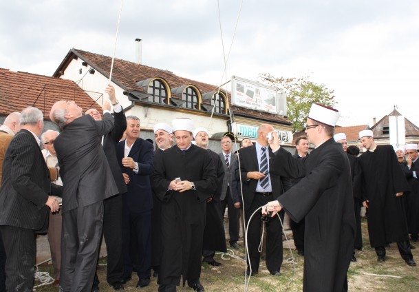 Postavljen alem na munaru Ferhat-pašine džamije Postavljen alem na munaru Ferhat-pašine džamije