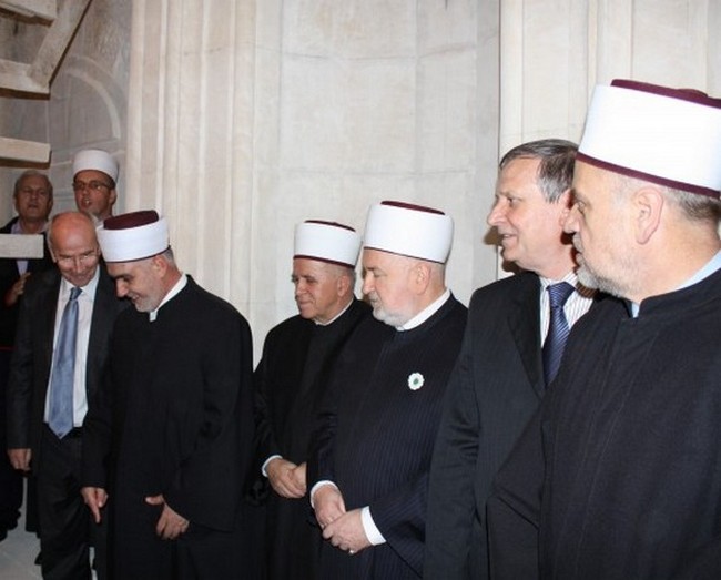 Postavljen alem na munaru Ferhat-pašine džamije Postavljen alem na munaru Ferhat-pašine džamije