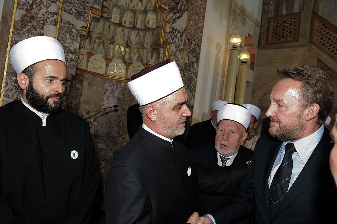 dodjela Mensure reisu-l-ulemi mr. Huseinu ef. Kavazovicu dodjela Mensure reisu-l-ulemi mr. Huseinu ef. Kavazovicu