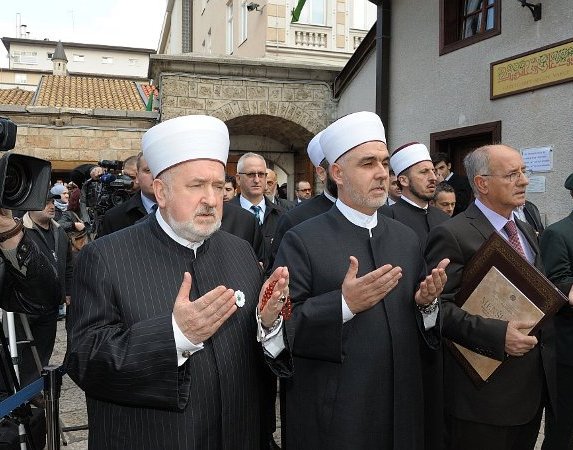 dodjela Mensure reisu-l-ulemi mr. Huseinu ef. Kavazovicu dodjela Mensure reisu-l-ulemi mr. Huseinu ef. Kavazovicu