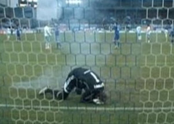 Petarda pogodila golmana Petarda pogodila golmana