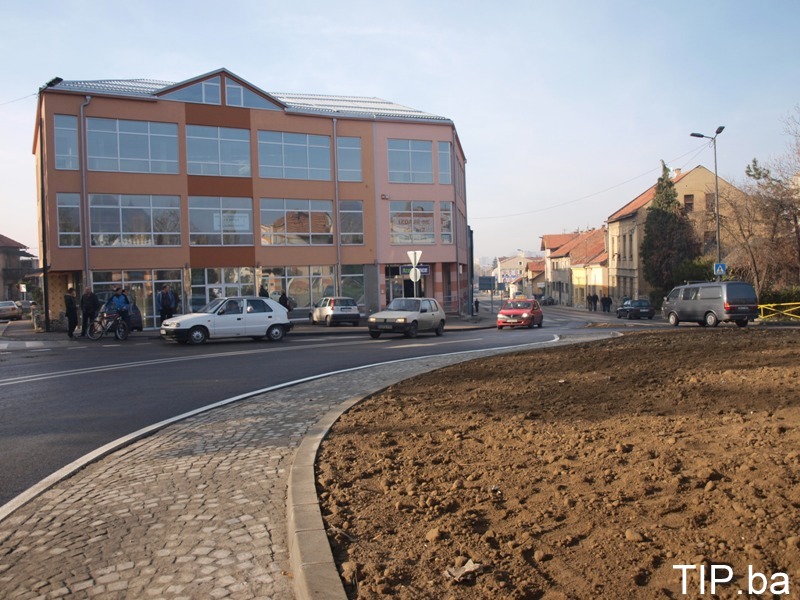 U Tuzli puštena u rad rekonstruisana sjeverna saobraćajnica i Skver U Tuzli puštena u rad rekonstruisana sjeverna saobraćajnica i Skver