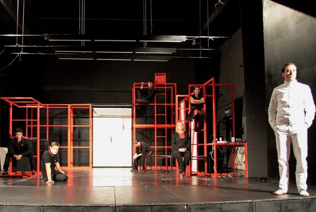 predstava 'Samo nek ne puca'