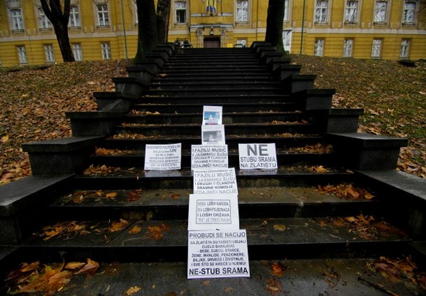 Protest zbog krsta na Zlati&scaron;tu