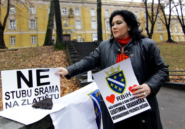 Protest zbog krsta na Zlati&scaron;tu