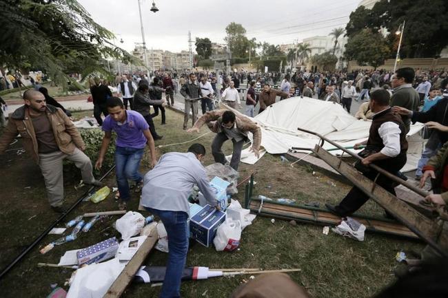 Žestoki sukobi Mursijevih pristalica i protivnika , vi&scaron;e od 200 povijeđenih