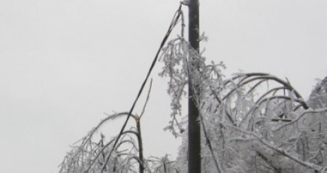 Elektroprivreda BiH: Povećan broj domaćinstava bez struje u ZDK, situacija u TK se stabilizira