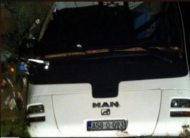 Autobus sa studentima iz BiH sletio s autoputa Autobus sa studentima iz BiH sletio s autoputa