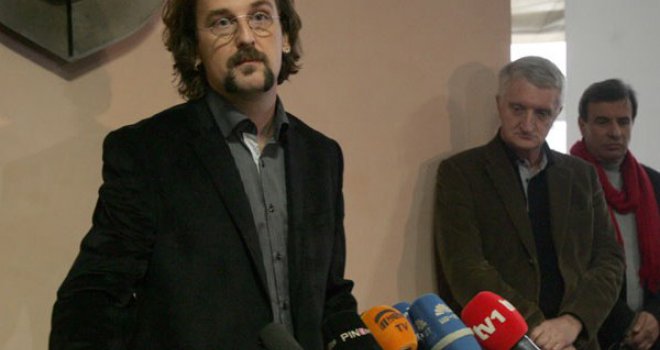 Ne mogu da shvatim fige u džepu, neiskrene riječi i tajne sastanke i dogovore 'ljutih neprijatelja' 