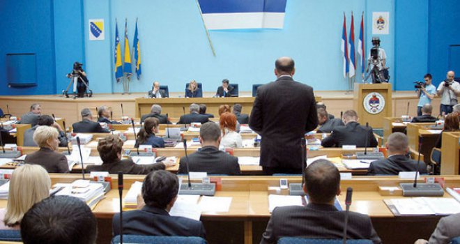 Vladajuća većina usvojila novi Zakon o radu u RS