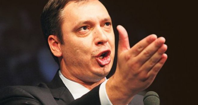 Najbolje mi je kad viču 'Vučiću, pederu' ili 'Lažeš, Vučiću', jel' zato služi javni servis?