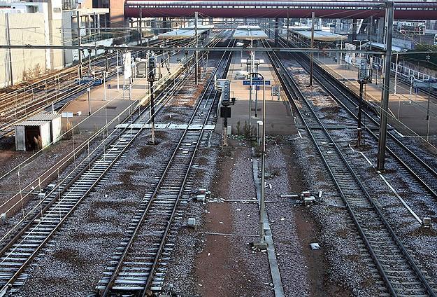 Voz iskočio iz &scaron;ina u Parizu