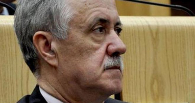 Mnogo je onih koji vjeruju da sam upravo ja političar koji ovu zemlju može vratiti na pravi put