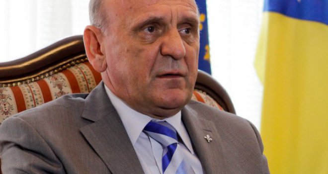 Stanje mu je stabilno: Ko širi dezinformacije o smrti Tihića?