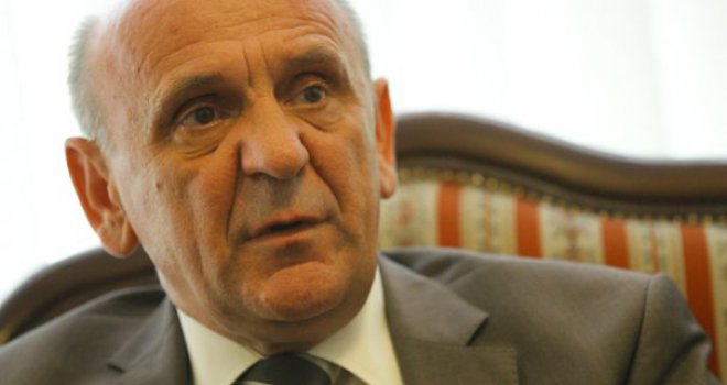 Sulejman Tihić primljen u bolnicu, zdravstveno stanje loše