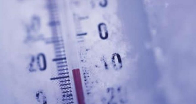 Zima već odnosi prve žrtve na Balkanu: Temperatura pala na -10° stepeni, čovjek se srušio ispred prodavnice