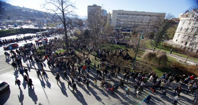 Ništa od ukidanja 'bijelog hljeba' - političarima ostaju pune plate i nakon isteka mandata!
