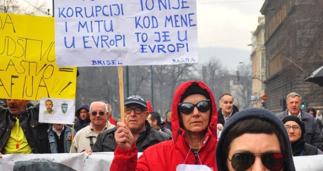 Nikad izašla iz rata: Otkako je Macron ovu depresivnu zemlju proglasio tempiranom bombom, nade za BiH skoro da i nema!