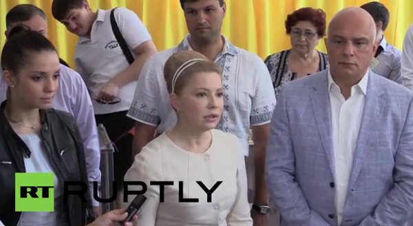 Julija Timo&scaron;enko sa porodicom na biračkom mjestu 