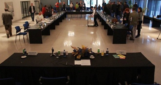 Opet 'sječa' u Bugojnu: Umjesto Ajkunića i Glavaša, na čelu Općinskog vijeća Greta Kuna i Naim Basara   