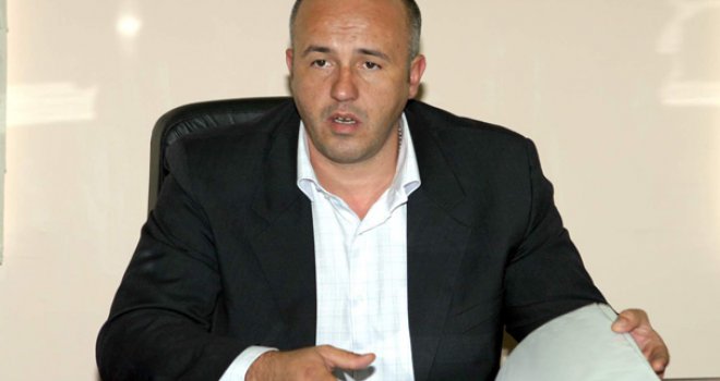 Bakire, rat si proveo u podrumu, a danas te zanimaju samo pare 