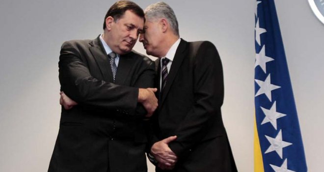 Čović i Dodik upravljaju državom i entitetima, Izetbegović gubi uticaj