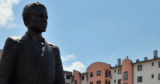 Dodik u Lukavici otkrio spomenik Gavrilu Principu 