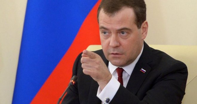 Medvedev: Zapljena zamrznute imovine od strane EU mogla biti opravdanje za rat