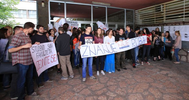 Sarajevski studenti blokirali zgradu Filozofskog fakulteta: Znanje nije roba!