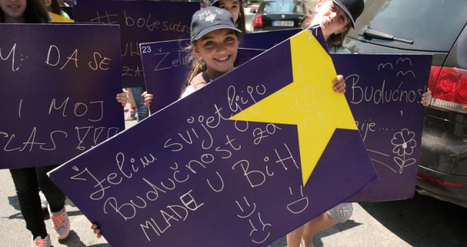 Performans u centru Sarajeva: Hoćemo bolju Bosnu i Hercegovinu!