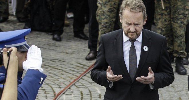 Izetbegović u Potočarima: Zločinci, prihvatite istinu i pokajte se!