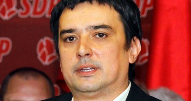 Nije mi jasno zašto Komšić ima potrebu lagati, te godinama proganjati mene i moju porodicu u saradnji s SDA!