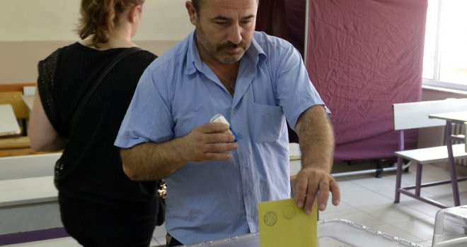 Građani danas prvi put direktno biraju predsjednika