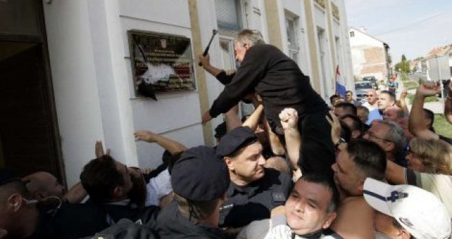 Ćirilica, ipak, ostaje u Hrvatskoj: Ništa od referenduma!