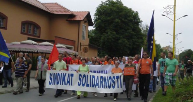 Komunisti dolaze, pa vi sad vidite... Šamarat ćemo se, i na kiši, i u blatu do pojasa!