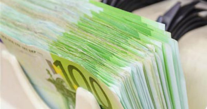 U BiH navala na euro: U svijetu ga sada masovno mijenjaju u dolar, a kod nas...