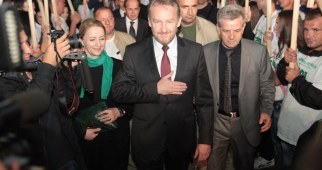 SDA i Bakir Izetbegović 12. oktobra uvjerljivo pobjeđuju!