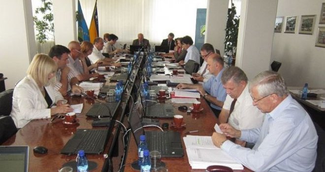 Osam umjesto 12 ministarstava u  Vladi Tuzlanskog kantona: Ušteda od preko milion KM godišnje