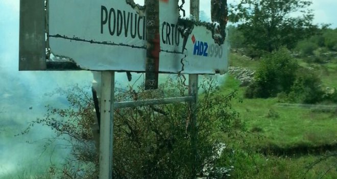 Zapaljeni promo materijali HDZ 1990