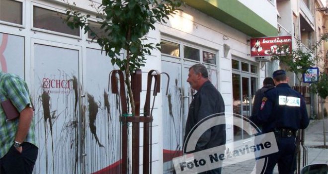 U Trebinju nova akcija protv Dodika: Prostorije SNSD-a zalivene mašinskim uljem
